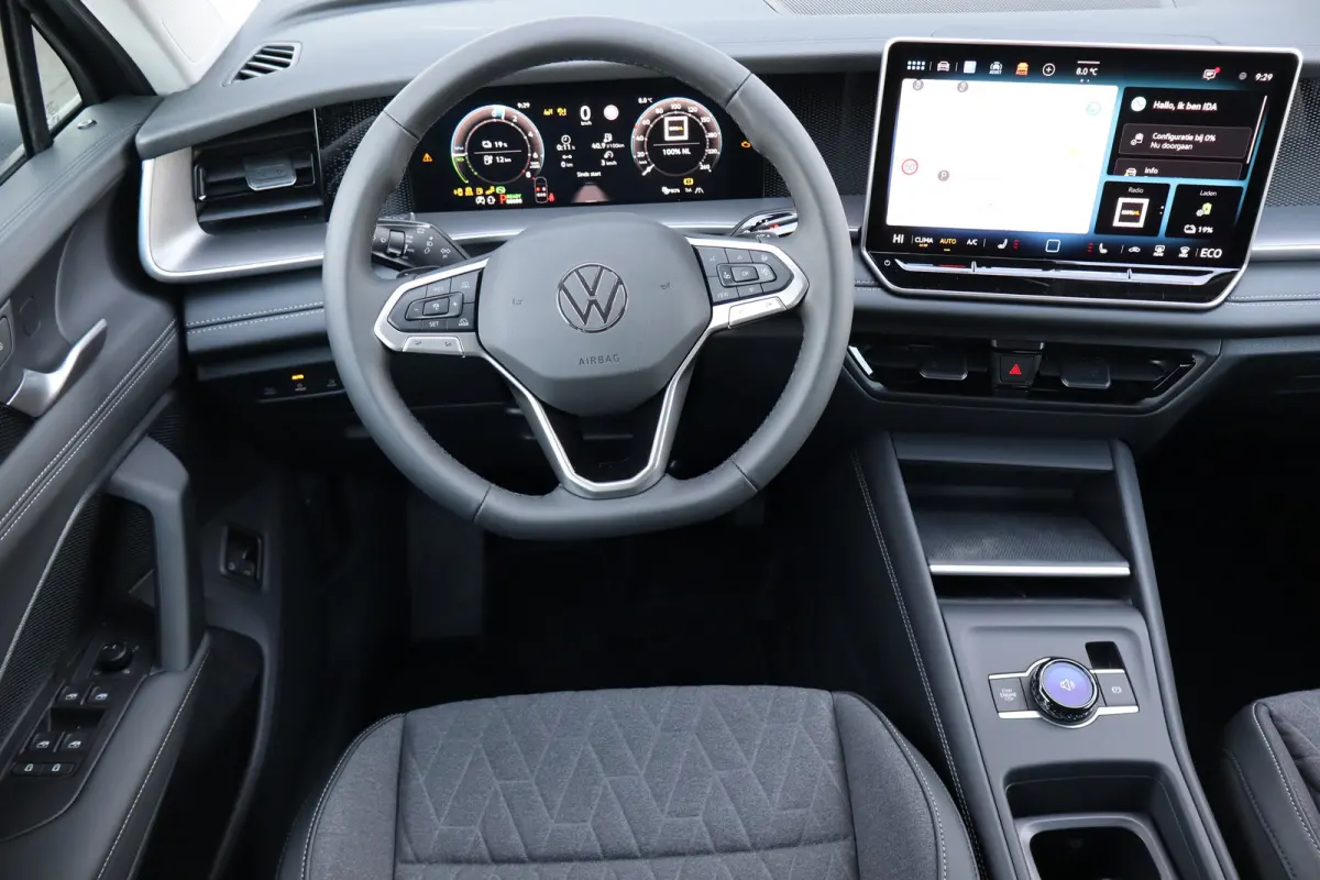 Life Edition | 'App-Connect' draadloze smartphone integratie | Automatische afstandsregeling (Adaptive Cruise Control) | Buitenspiegels elektrisch instel-, verwarm- en inklapbaar