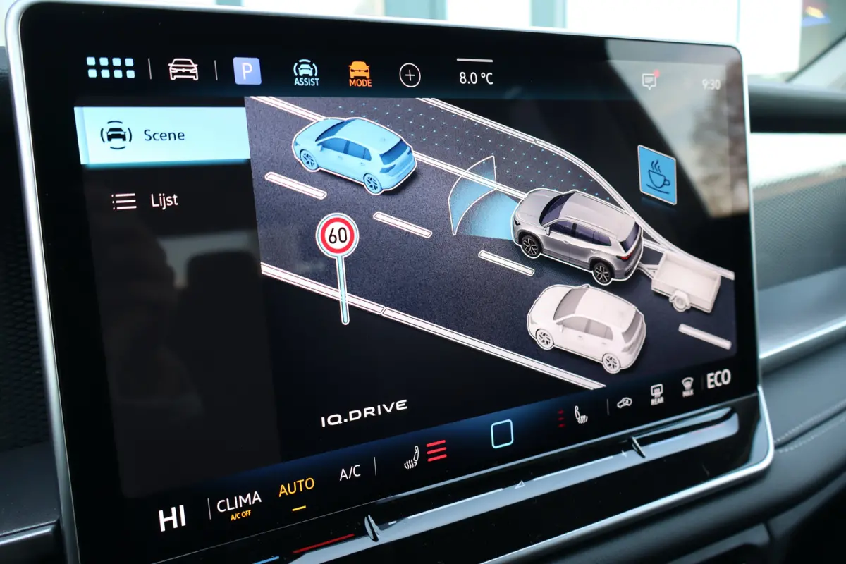 Life Edition | 'App-Connect' draadloze smartphone integratie | Automatische afstandsregeling (Adaptive Cruise Control) | Buitenspiegels elektrisch instel-, verwarm- en inklapbaar