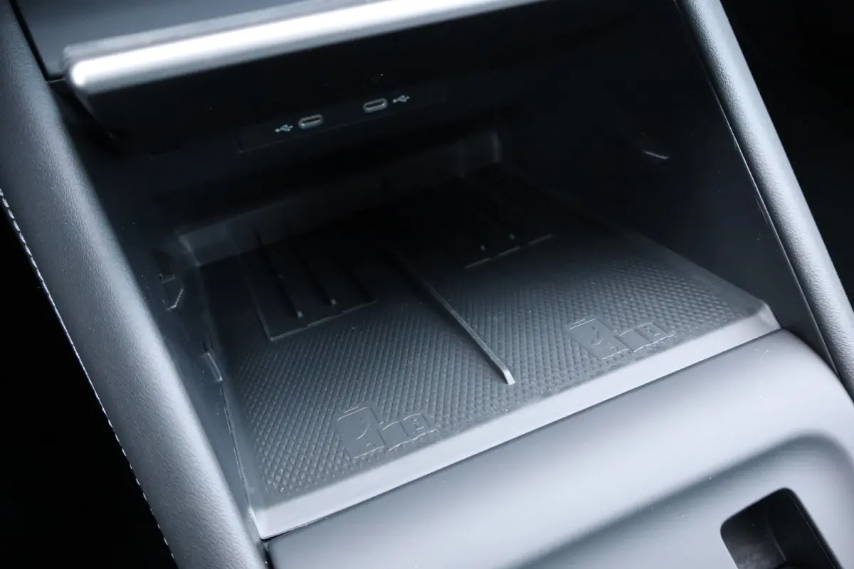 Life Edition | 'App-Connect' draadloze smartphone integratie | Automatische afstandsregeling (Adaptive Cruise Control) | Buitenspiegels elektrisch instel-, verwarm- en inklapbaar