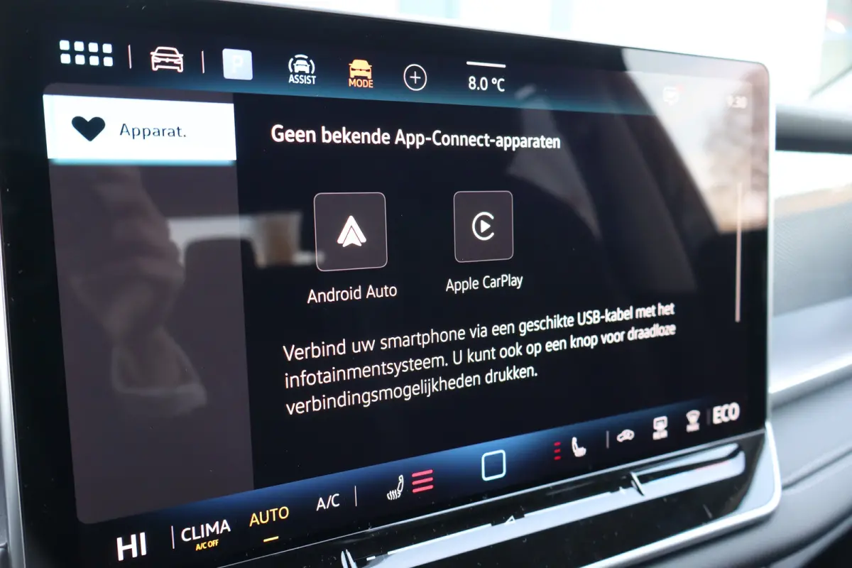 Life Edition | 'App-Connect' draadloze smartphone integratie | Automatische afstandsregeling (Adaptive Cruise Control) | Buitenspiegels elektrisch instel-, verwarm- en inklapbaar