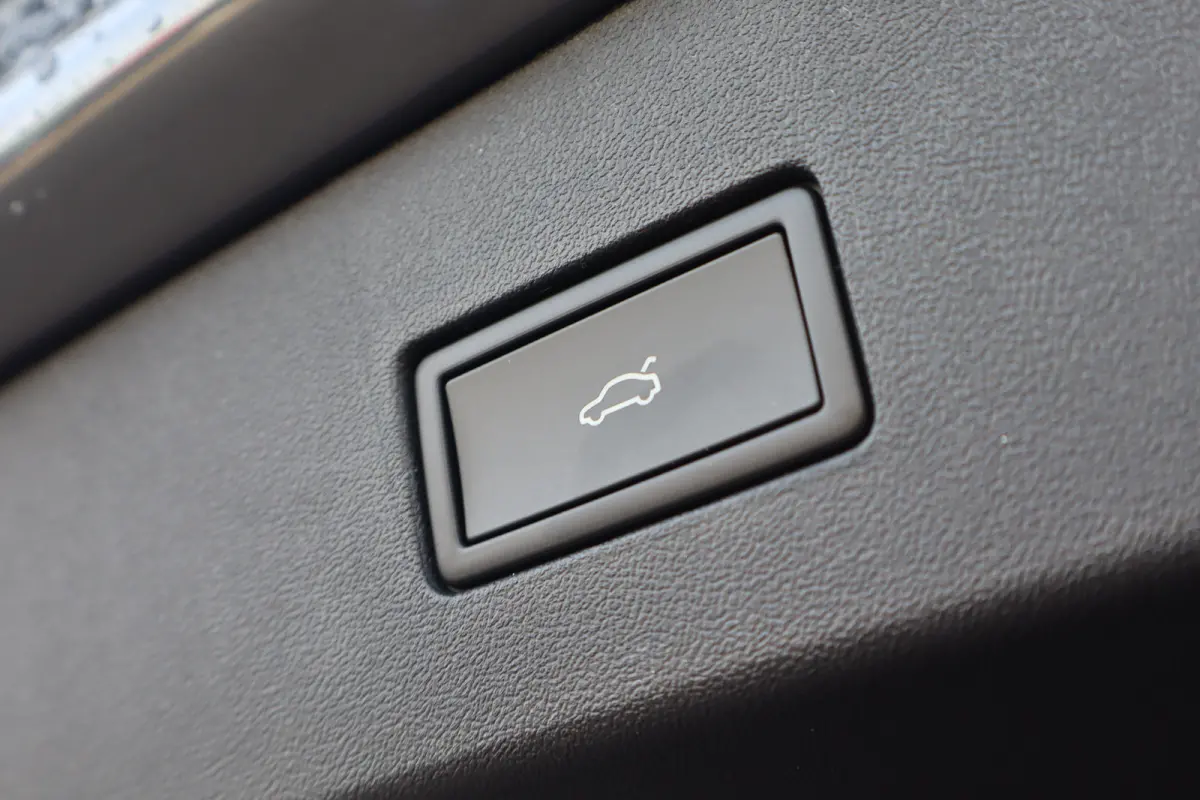 Life Edition | 'App-Connect' draadloze smartphone integratie | Automatische afstandsregeling (Adaptive Cruise Control) | Buitenspiegels elektrisch instel-, verwarm- en inklapbaar