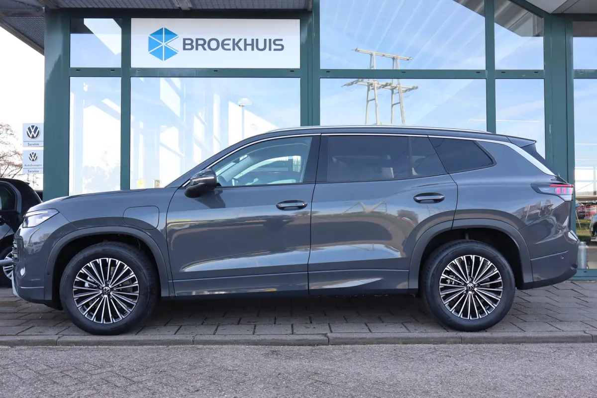 Life Edition | 'App-Connect' draadloze smartphone integratie | Automatische afstandsregeling (Adaptive Cruise Control) | Buitenspiegels elektrisch instel-, verwarm- en inklapbaar