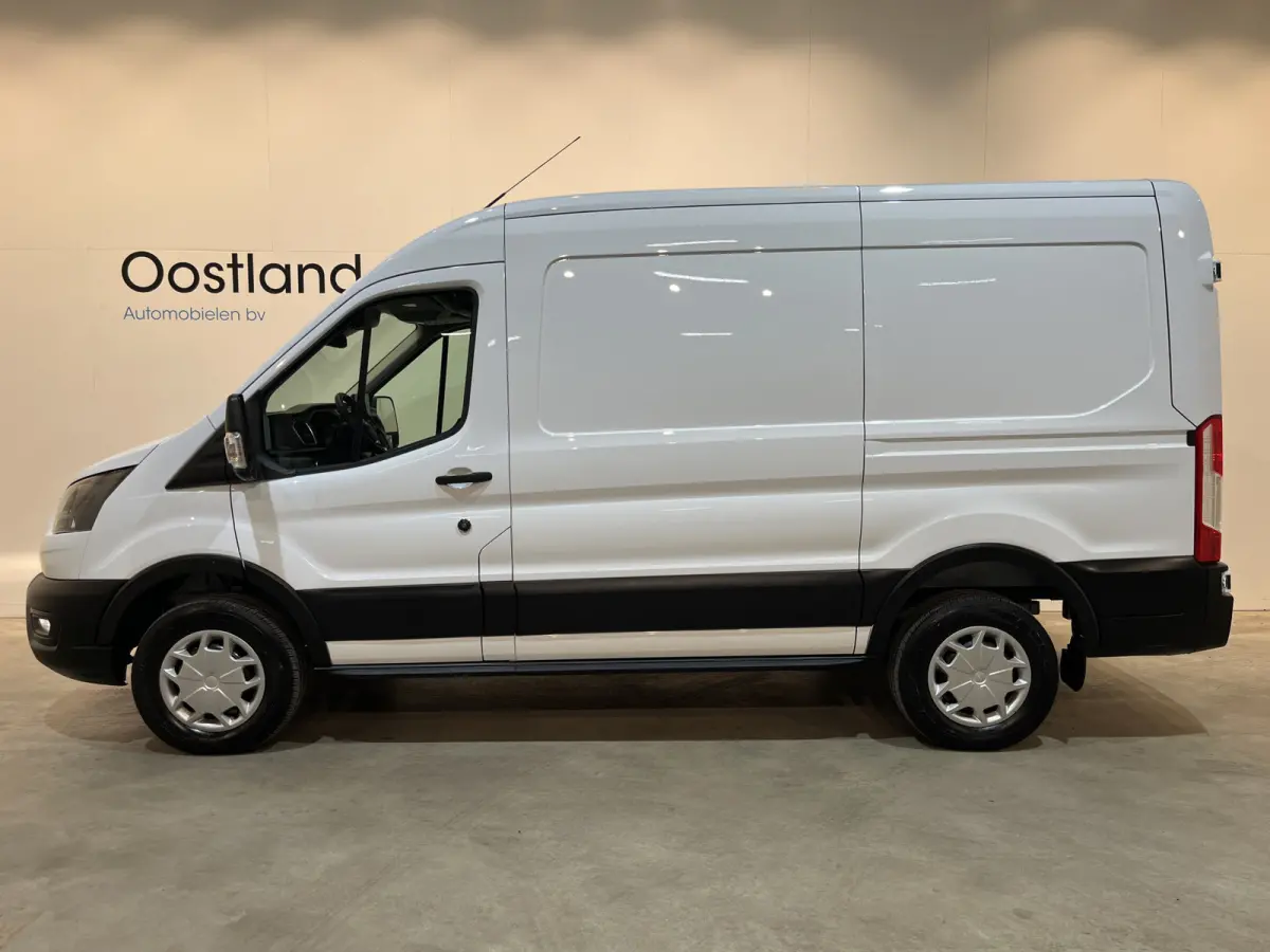390 (3500 kg) L2H2 Trend 68 kWh / 100% Elektrisch !! / Airco / Cruise Control / CarPlay / Camera / Navigatie / 3-Zits / 4.000 KM !!