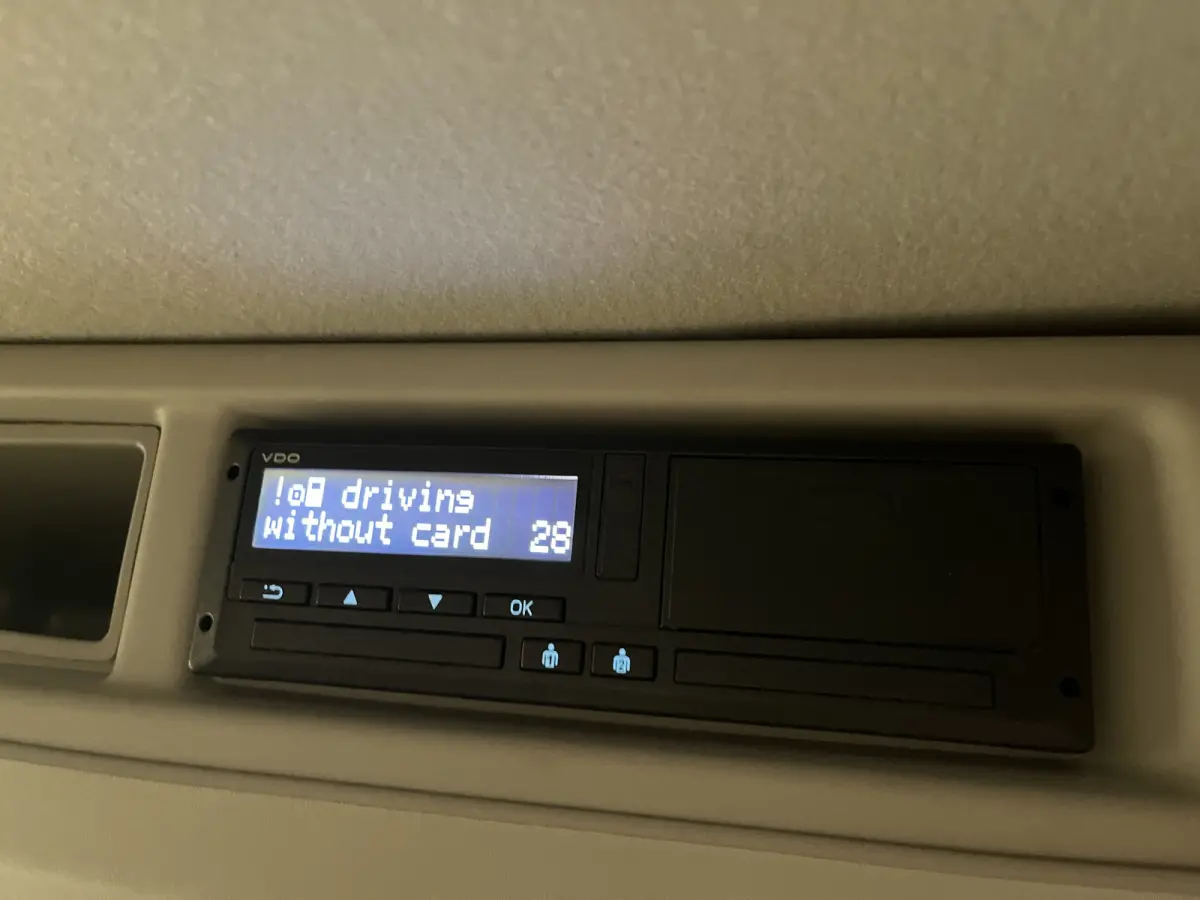 390 (3500 kg) L2H2 Trend 68 kWh / 100% Elektrisch !! / Airco / Cruise Control / CarPlay / Camera / Navigatie / 3-Zits / 4.000 KM !!