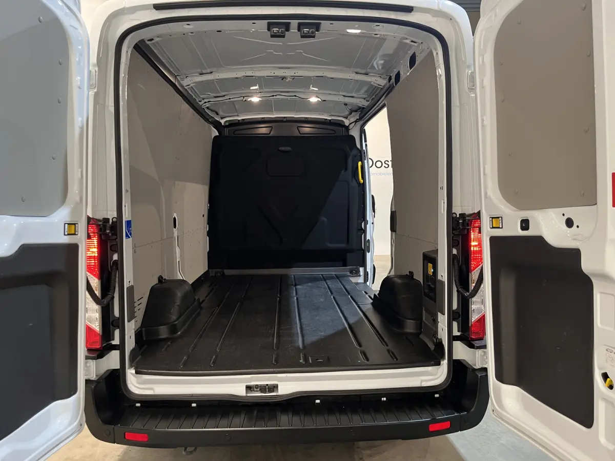 390 (3500 kg) L2H2 Trend 68 kWh / 100% Elektrisch !! / Airco / Cruise Control / CarPlay / Camera / Navigatie / 3-Zits / 4.000 KM !!