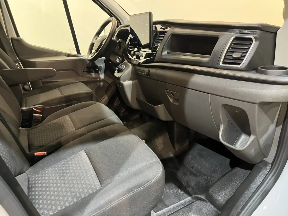 390 (3500 kg) L2H2 Trend 68 kWh / 100% Elektrisch !! / Airco / Cruise Control / CarPlay / Camera / Navigatie / 3-Zits / 4.000 KM !!