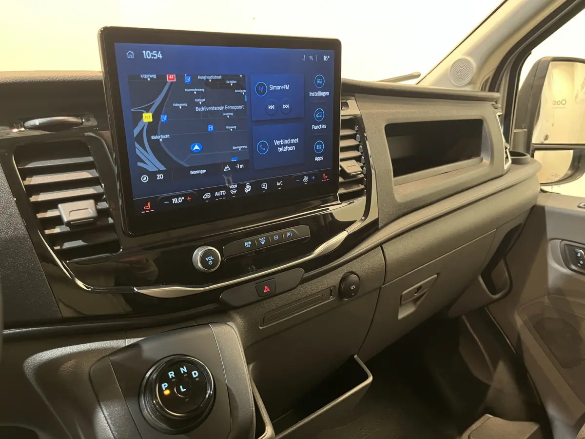 390 (3500 kg) L2H2 Trend 68 kWh / 100% Elektrisch !! / Airco / Cruise Control / CarPlay / Camera / Navigatie / 3-Zits / 4.000 KM !!