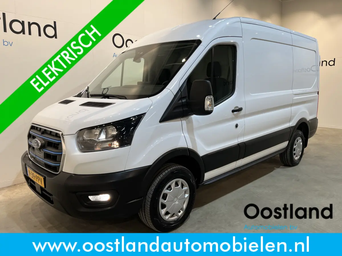 390 (3500 kg) L2H2 Trend 68 kWh / 100% Elektrisch !! / Airco / Cruise Control / CarPlay / Camera / Navigatie / 3-Zits / 4.000 KM !!