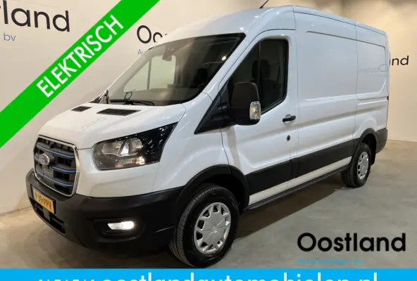 390 (3500 kg) L2H2 Trend 68 kWh / 100% Elektrisch !! / Airco / Cruise Control / CarPlay / Camera / Navigatie / 3-Zits / 4.000 KM !!