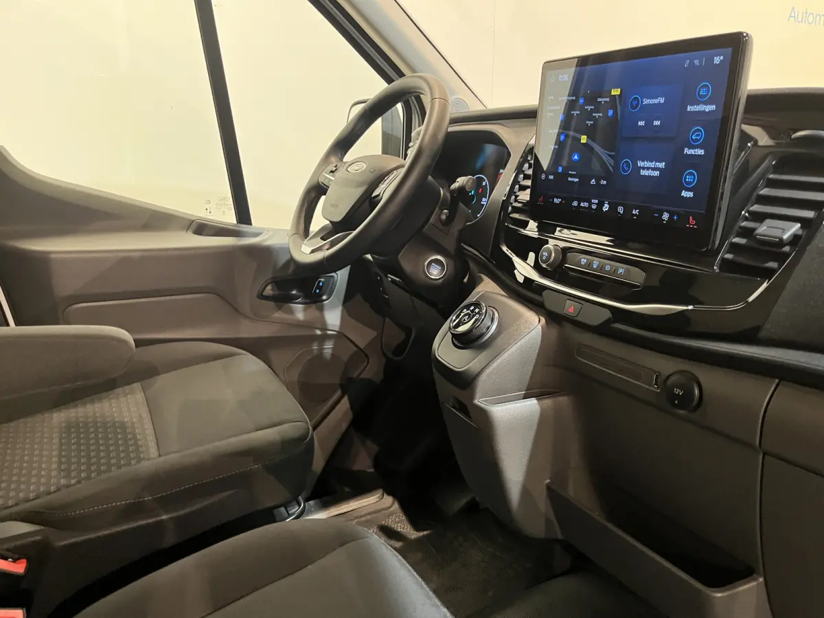 390 (3500 kg) L2H2 Trend 68 kWh / 100% Elektrisch !! / Airco / Cruise Control / CarPlay / Camera / Navigatie / 3-Zits / 4.000 KM !!