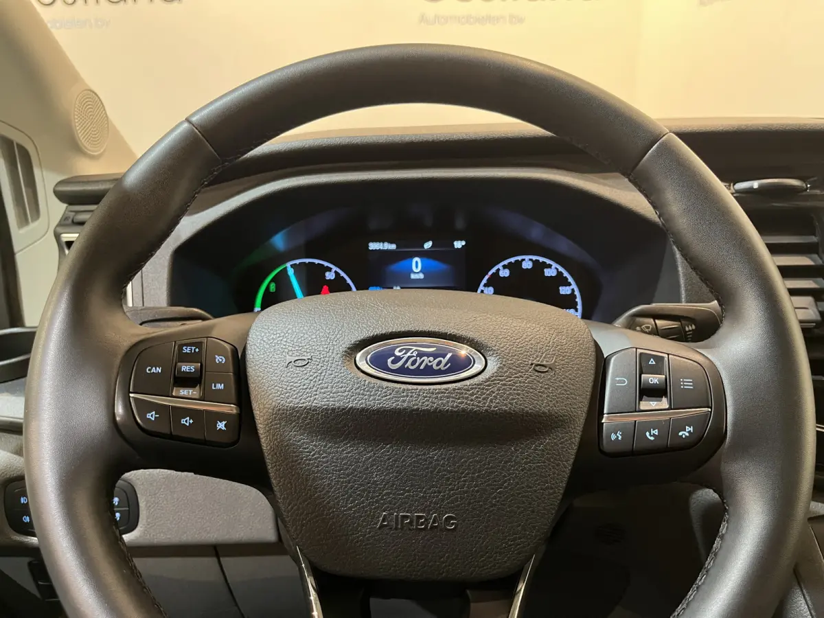 390 (3500 kg) L2H2 Trend 68 kWh / 100% Elektrisch !! / Airco / Cruise Control / CarPlay / Camera / Navigatie / 3-Zits / 4.000 KM !!