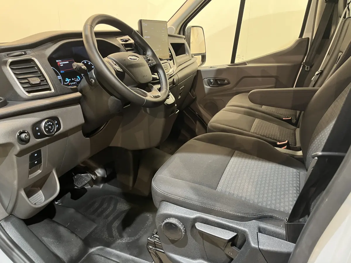390 (3500 kg) L2H2 Trend 68 kWh / 100% Elektrisch !! / Airco / Cruise Control / CarPlay / Camera / Navigatie / 3-Zits / 4.000 KM !!