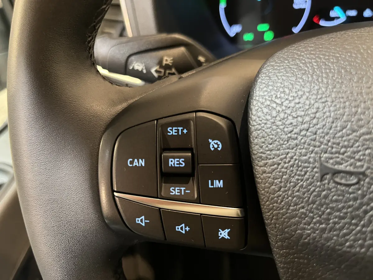 390 (3500 kg) L2H2 Trend 68 kWh / 100% Elektrisch !! / Airco / Cruise Control / CarPlay / Camera / Navigatie / 3-Zits / 4.000 KM !!