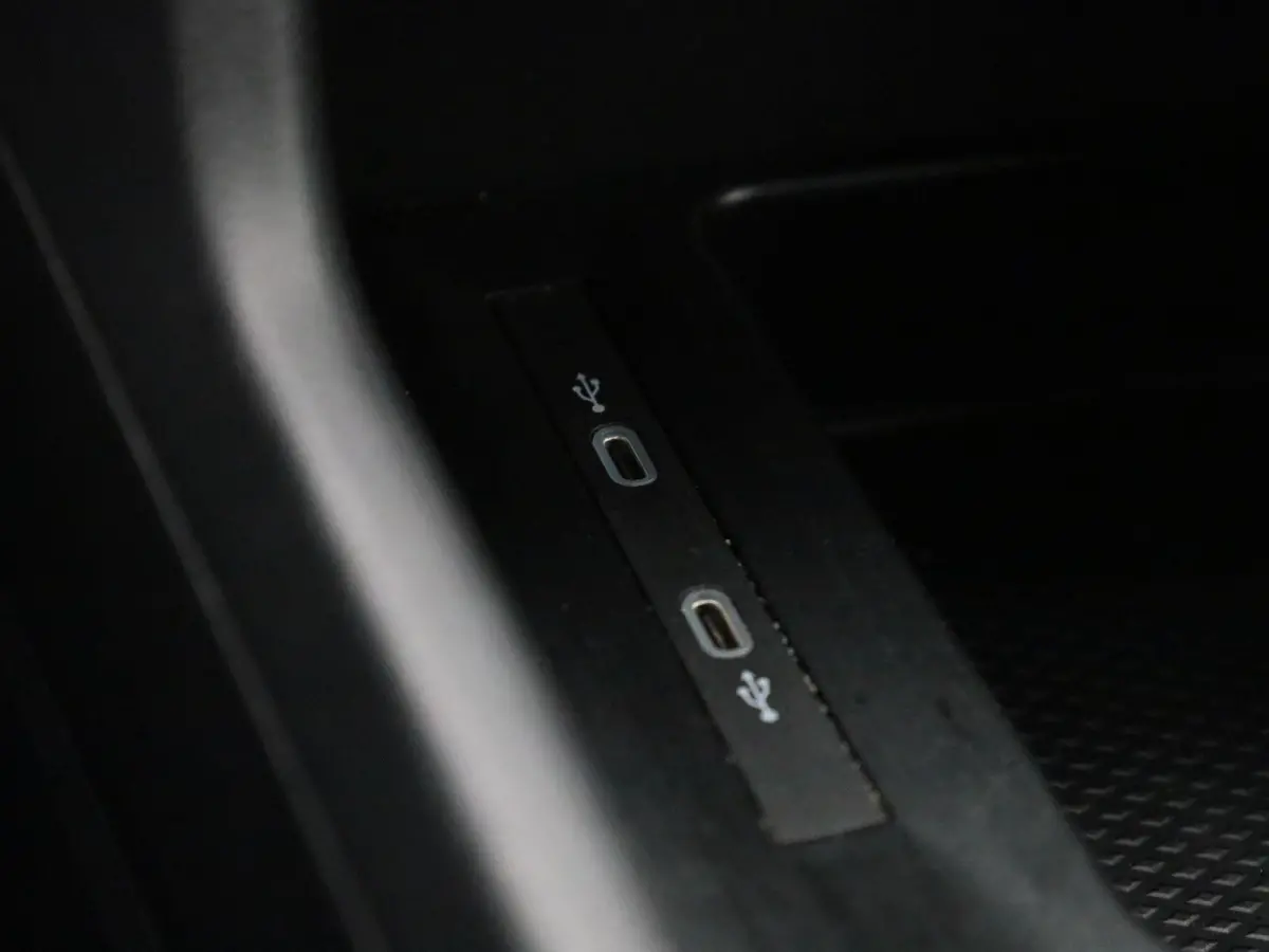 2.0 TDI 102PK Airco | Multifunctioneel Stuurwiel | Parkeersensoren Achter | App-Connect | DAB+ | Cruise Control |