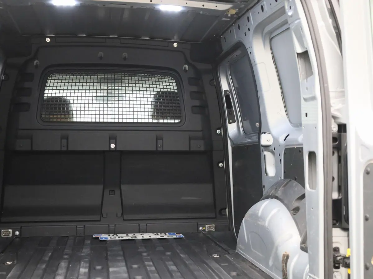 2.0 TDI 102PK Airco | Multifunctioneel Stuurwiel | Parkeersensoren Achter | App-Connect | DAB+ | Cruise Control |