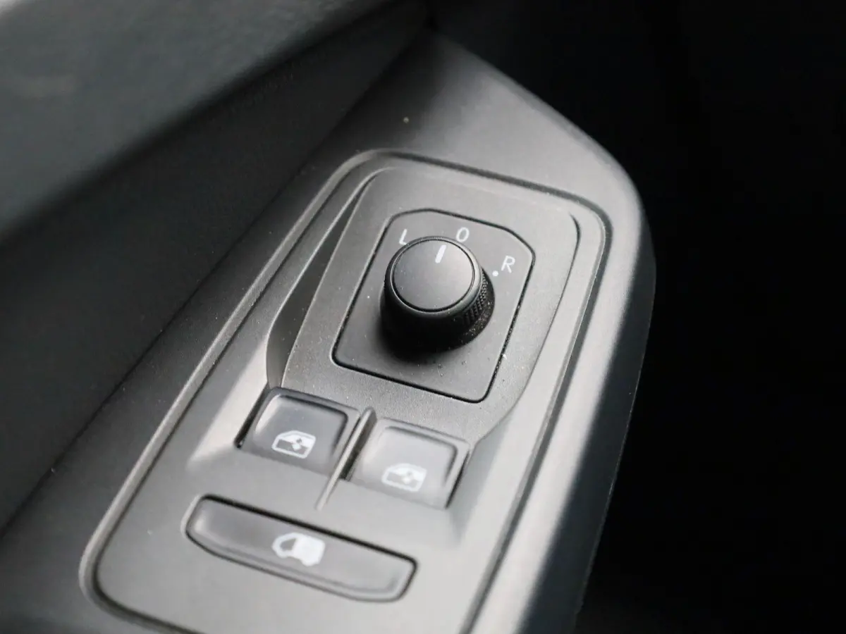 2.0 TDI 102PK Airco | Multifunctioneel Stuurwiel | Parkeersensoren Achter | App-Connect | DAB+ | Cruise Control |