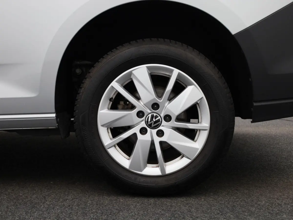 2.0 TDI 102PK Airco | Multifunctioneel Stuurwiel | Parkeersensoren Achter | App-Connect | DAB+ | Cruise Control |
