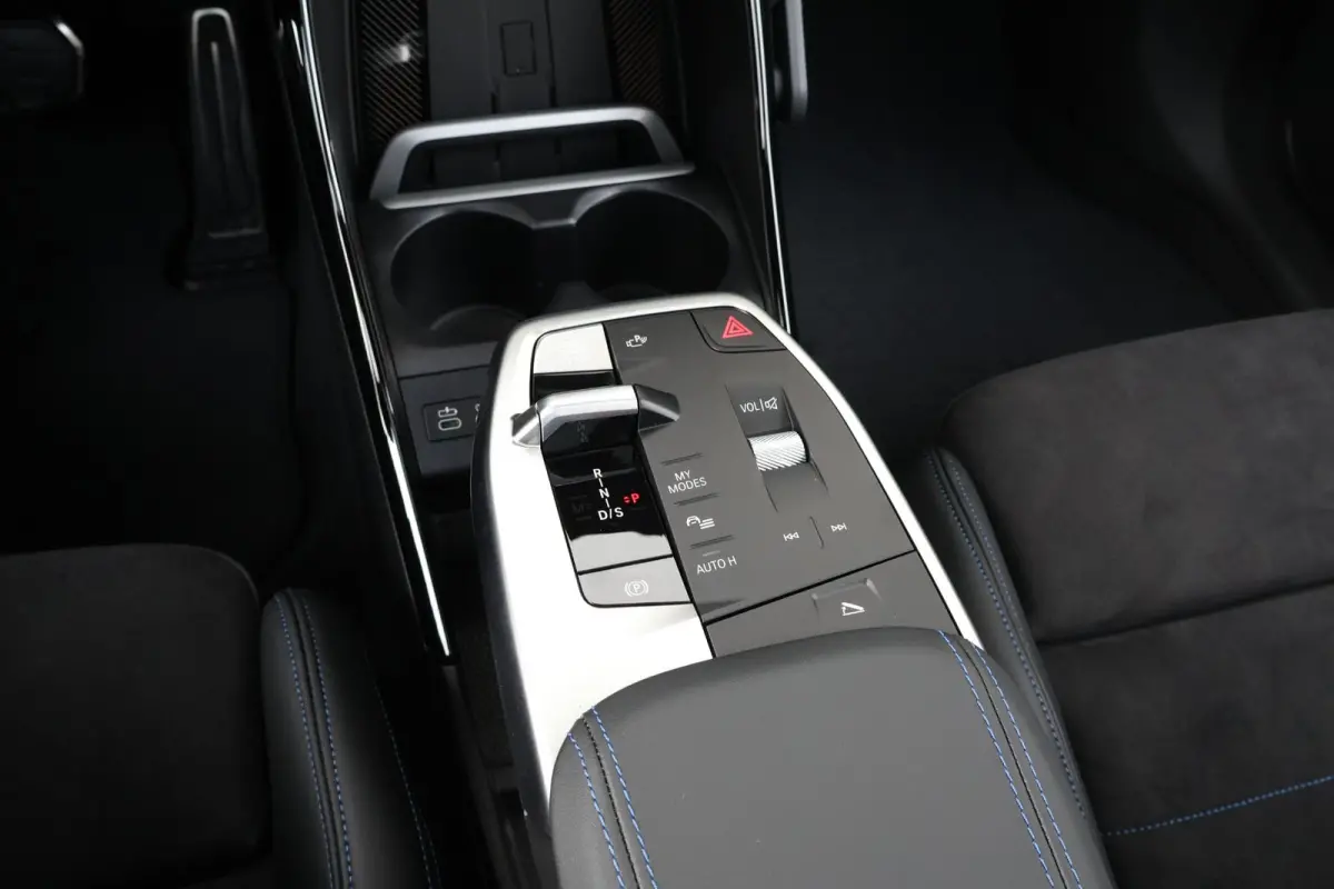 225e xDrive | SoH 100% | M Sportpakket | Stuurwielrand verwarmd | Comfort Access | panoramadak | Stoelverwarming | Driving Assistant Plus