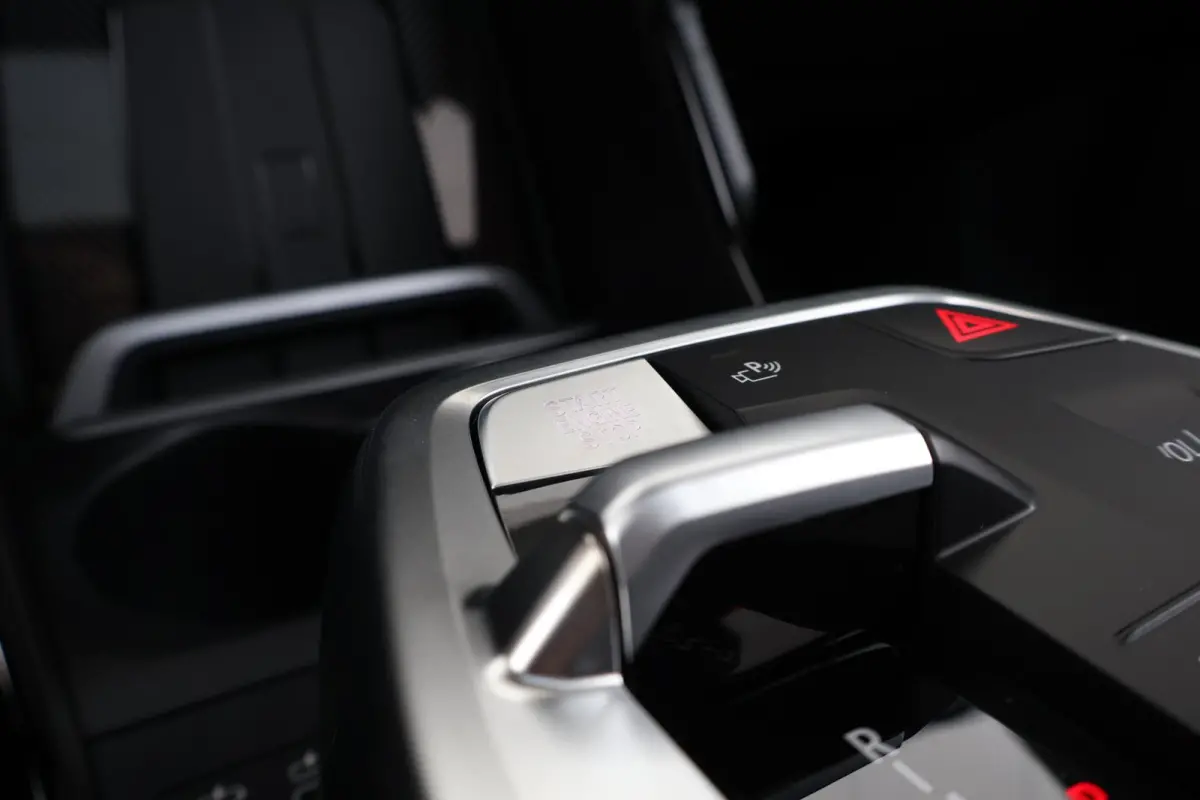 225e xDrive | SoH 100% | M Sportpakket | Stuurwielrand verwarmd | Comfort Access | panoramadak | Stoelverwarming | Driving Assistant Plus