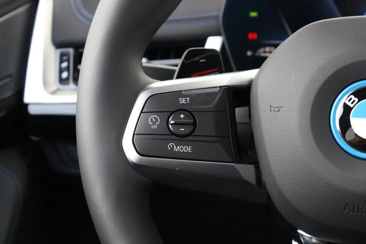 225e xDrive | SoH 100% | M Sportpakket | Stuurwielrand verwarmd | Comfort Access | panoramadak | Stoelverwarming | Driving Assistant Plus
