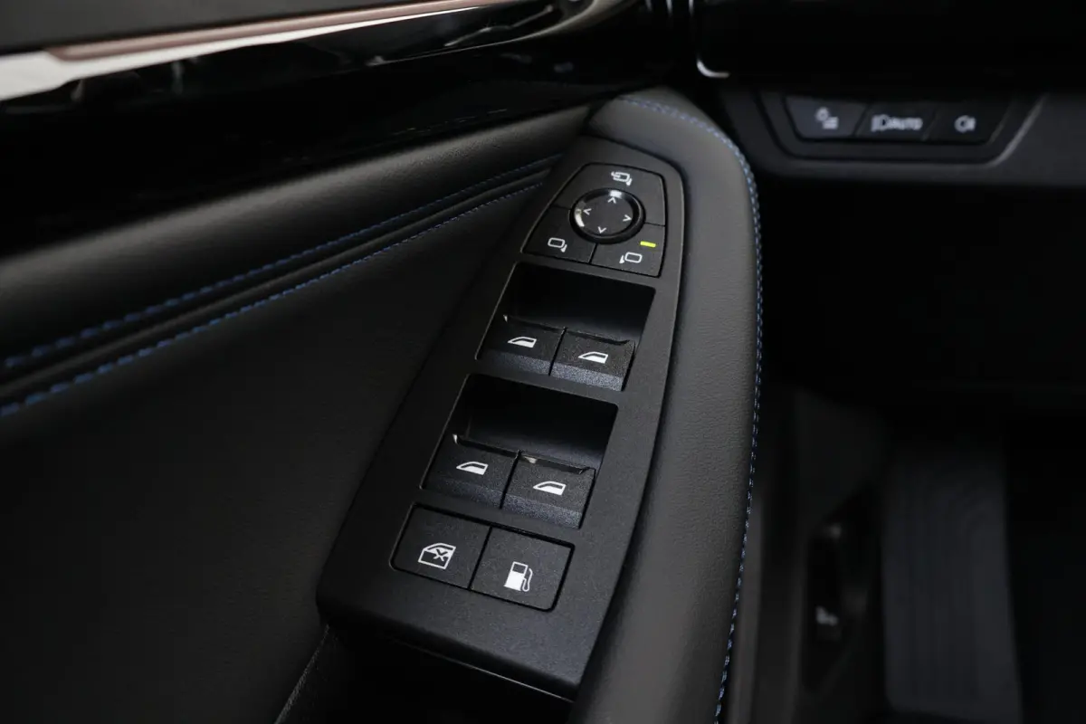 225e xDrive | SoH 100% | M Sportpakket | Stuurwielrand verwarmd | Comfort Access | panoramadak | Stoelverwarming | Driving Assistant Plus