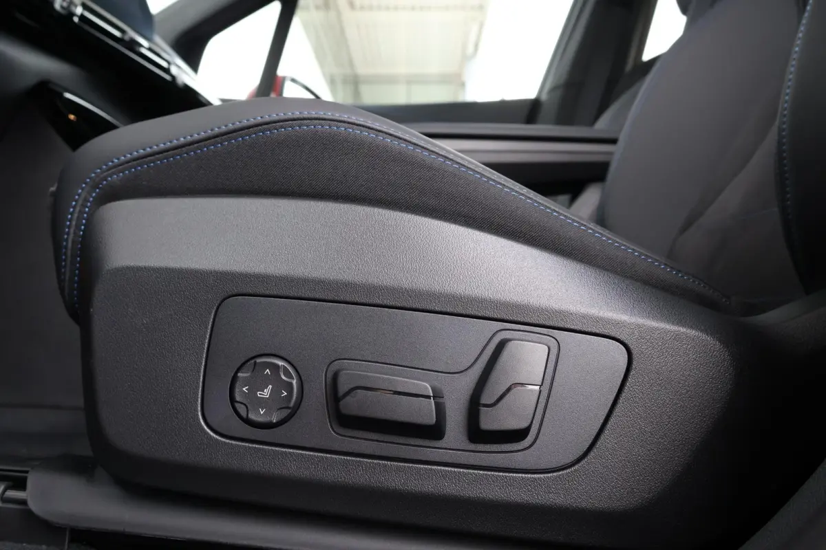 225e xDrive | SoH 100% | M Sportpakket | Stuurwielrand verwarmd | Comfort Access | panoramadak | Stoelverwarming | Driving Assistant Plus