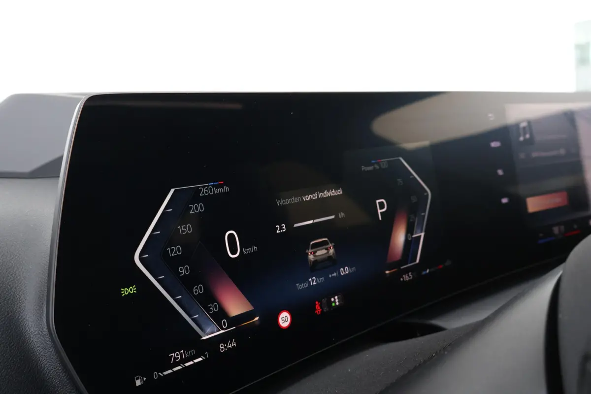 120 M Sport Design Edition M Sportpakket Pro | Stuurwielrand verwarmd | Comfort Access | panoramadak | Harman Kardon | Head-Up |Driving Assistant Plus |