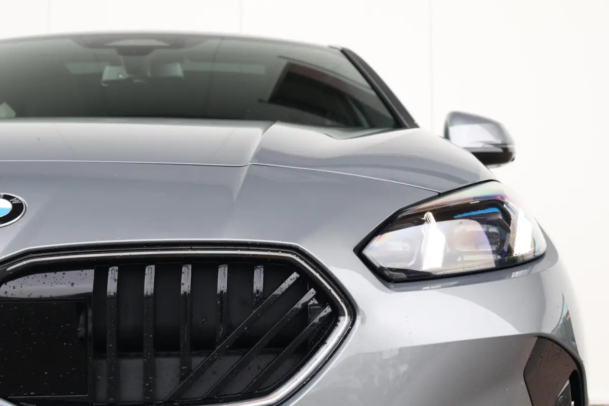 120 M Sport Design Edition M Sportpakket Pro | Stuurwielrand verwarmd | Comfort Access | panoramadak | Harman Kardon | Head-Up |Driving Assistant Plus |
