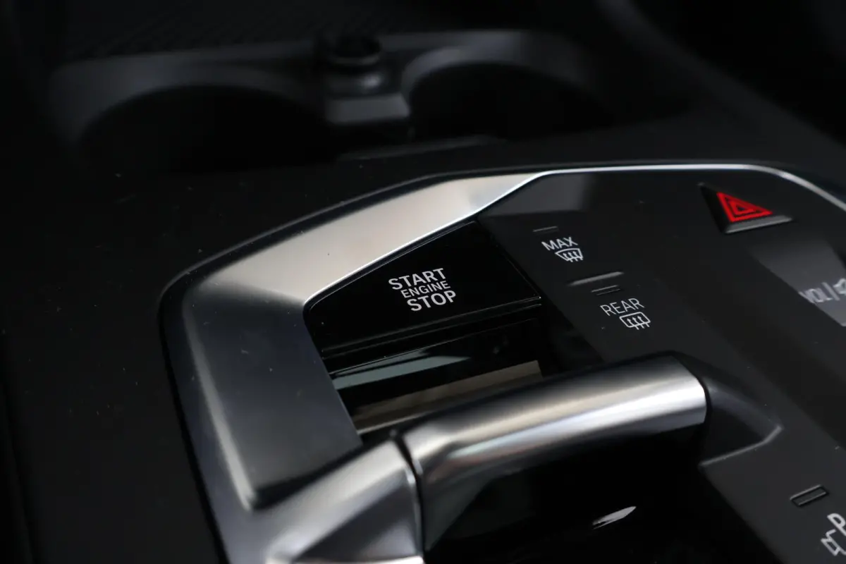 120 M Sport Design Edition M Sportpakket Pro | Stuurwielrand verwarmd | Comfort Access | panoramadak | Harman Kardon | Head-Up |Driving Assistant Plus |