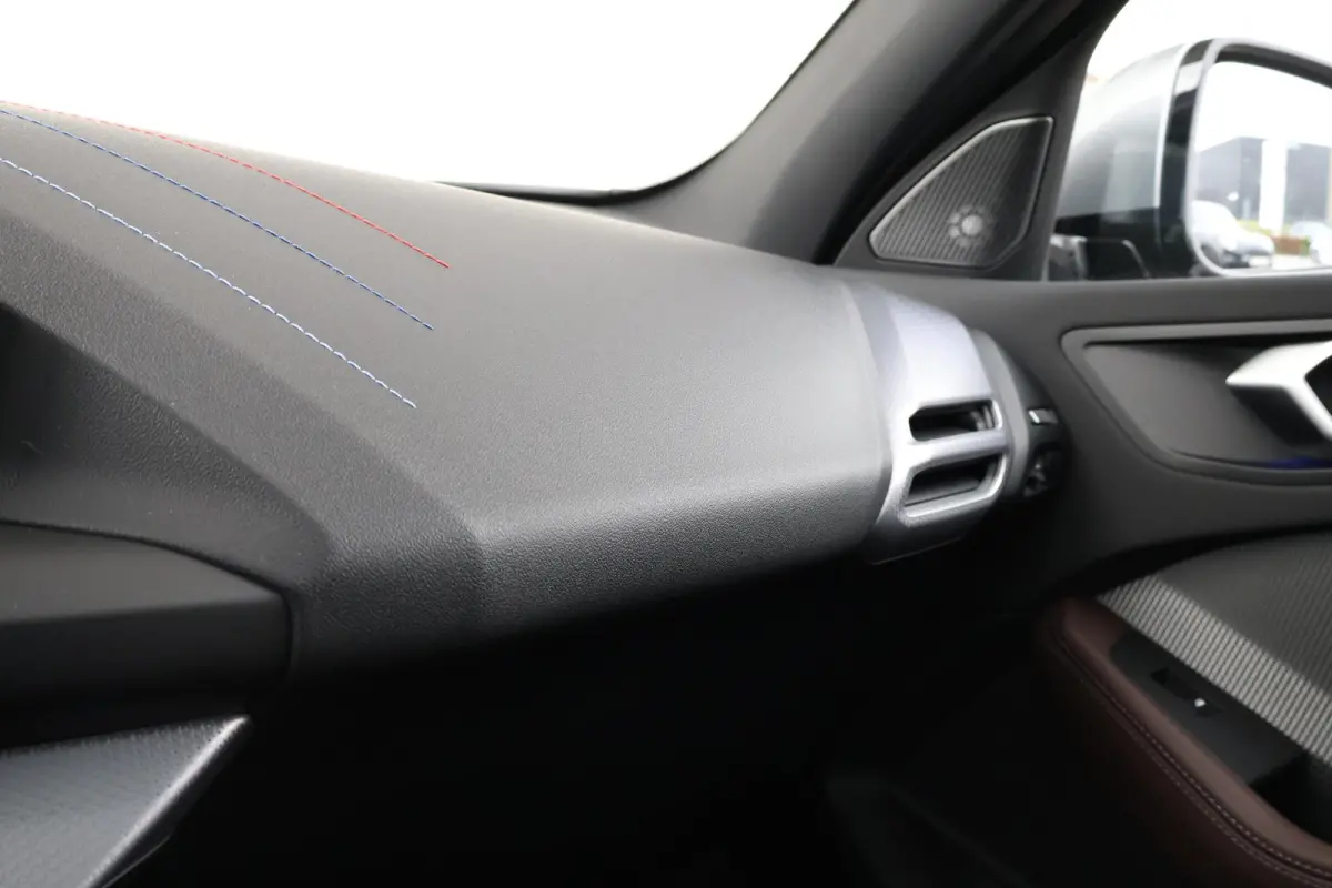 120 M Sport Design Edition M Sportpakket Pro | Stuurwielrand verwarmd | Comfort Access | panoramadak | Harman Kardon | Head-Up |Driving Assistant Plus |