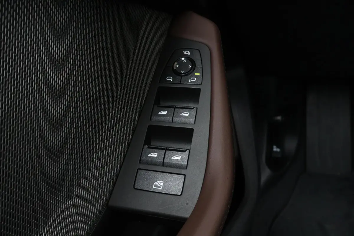 120 M Sport Design Edition M Sportpakket Pro | Stuurwielrand verwarmd | Comfort Access | panoramadak | Harman Kardon | Head-Up |Driving Assistant Plus |