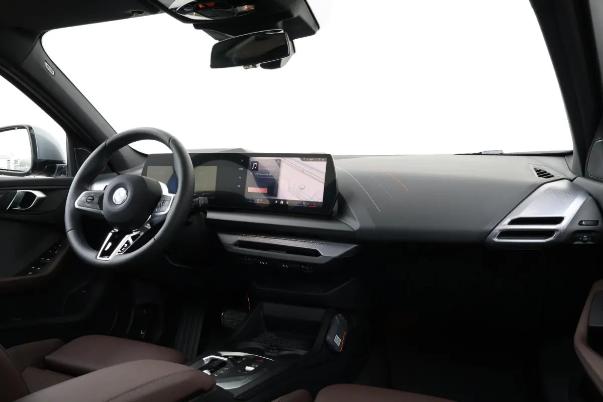 120 M Sport Design Edition M Sportpakket Pro | Stuurwielrand verwarmd | Comfort Access | panoramadak | Harman Kardon | Head-Up |Driving Assistant Plus |