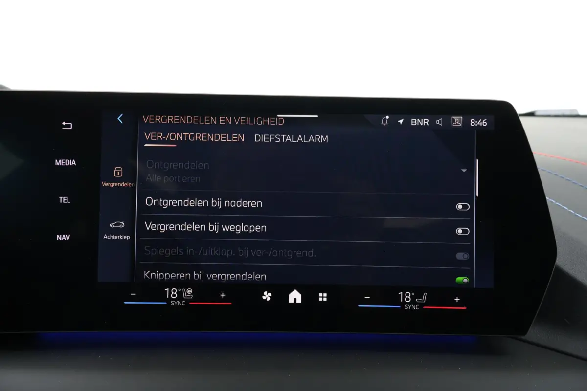 120 M Sport Design Edition M Sportpakket Pro | Stuurwielrand verwarmd | Comfort Access | panoramadak | Harman Kardon | Head-Up |Driving Assistant Plus |