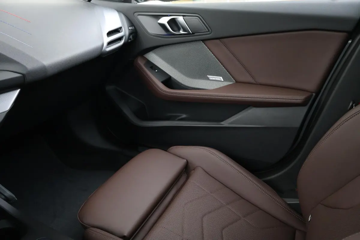120 M Sport Design Edition M Sportpakket Pro | Stuurwielrand verwarmd | Comfort Access | panoramadak | Harman Kardon | Head-Up |Driving Assistant Plus |