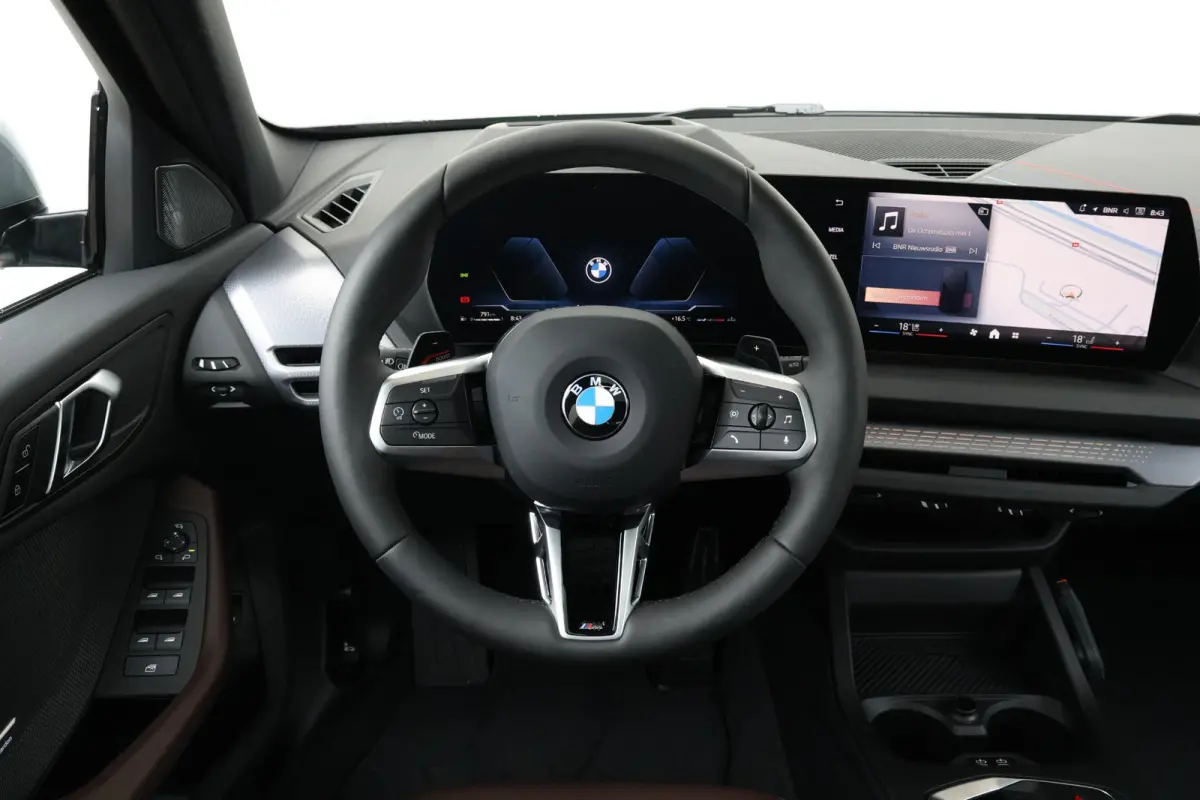 120 M Sport Design Edition M Sportpakket Pro | Stuurwielrand verwarmd | Comfort Access | panoramadak | Harman Kardon | Head-Up |Driving Assistant Plus |