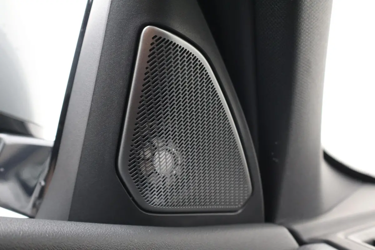 120 M Sport Design Edition M Sportpakket Pro | Stuurwielrand verwarmd | Comfort Access | panoramadak | Harman Kardon | Head-Up |Driving Assistant Plus |
