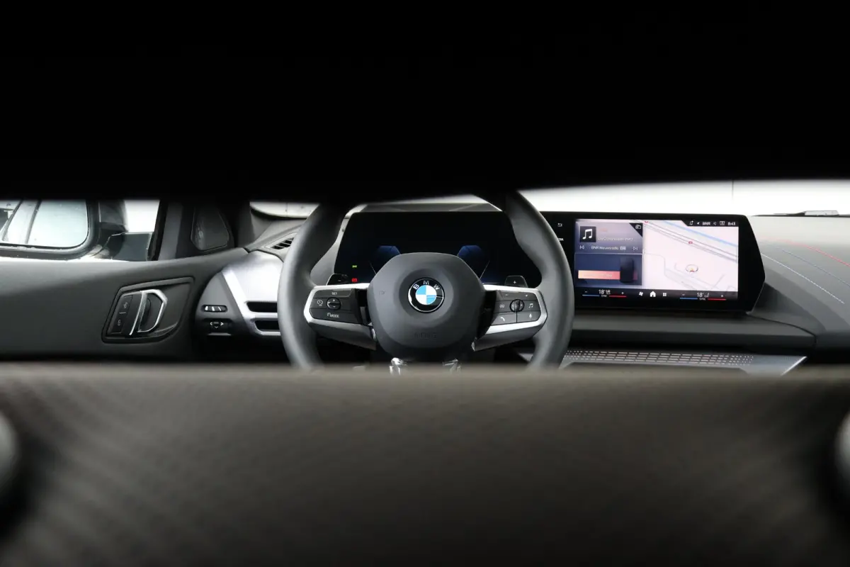 120 M Sport Design Edition M Sportpakket Pro | Stuurwielrand verwarmd | Comfort Access | panoramadak | Harman Kardon | Head-Up |Driving Assistant Plus |