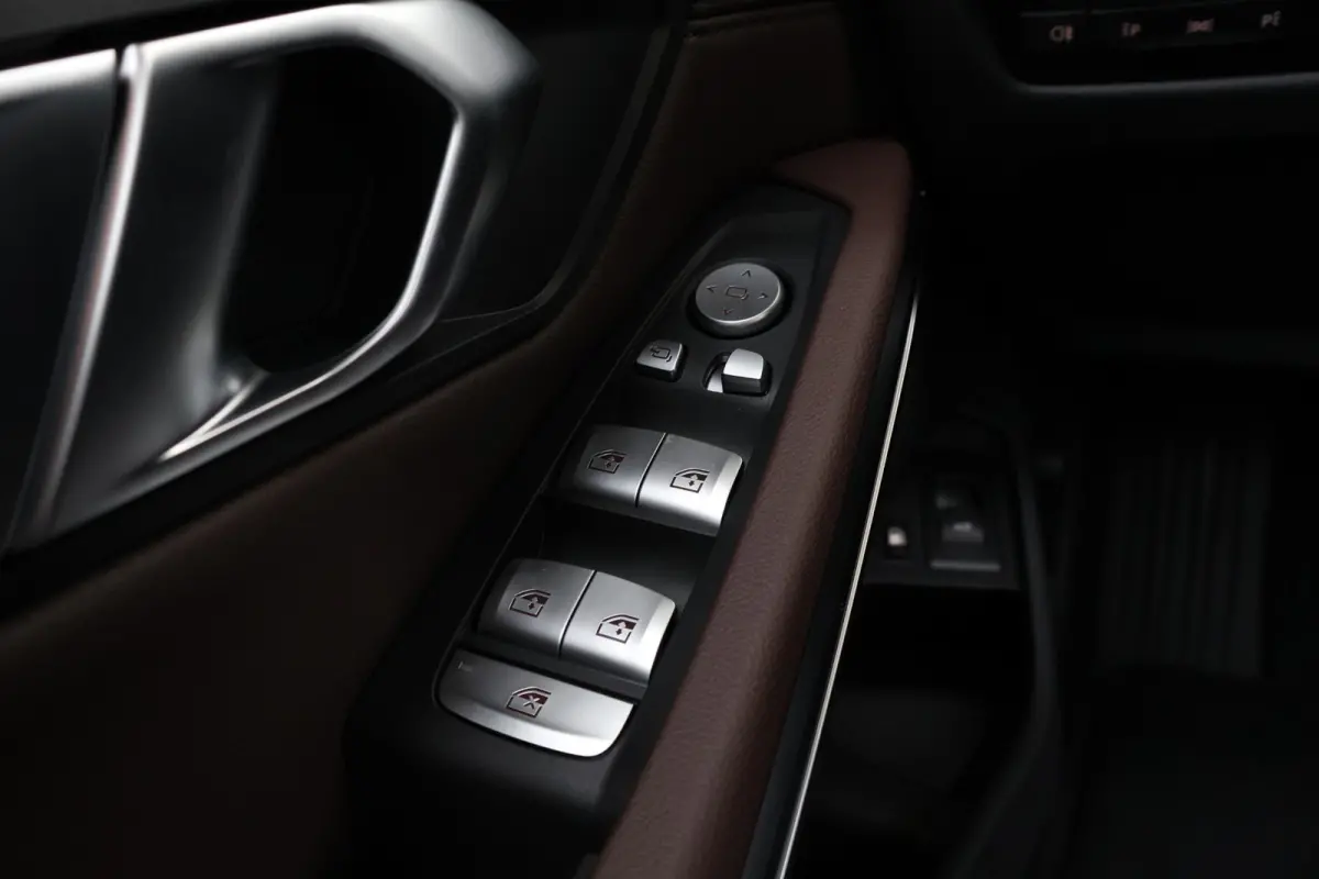 330e | SoH 100% | M Sportpakket Pro | Comfort Access | Trekhaak | Panoramadak | Driving Assistant Professional | HiFi | Stoelverwarming