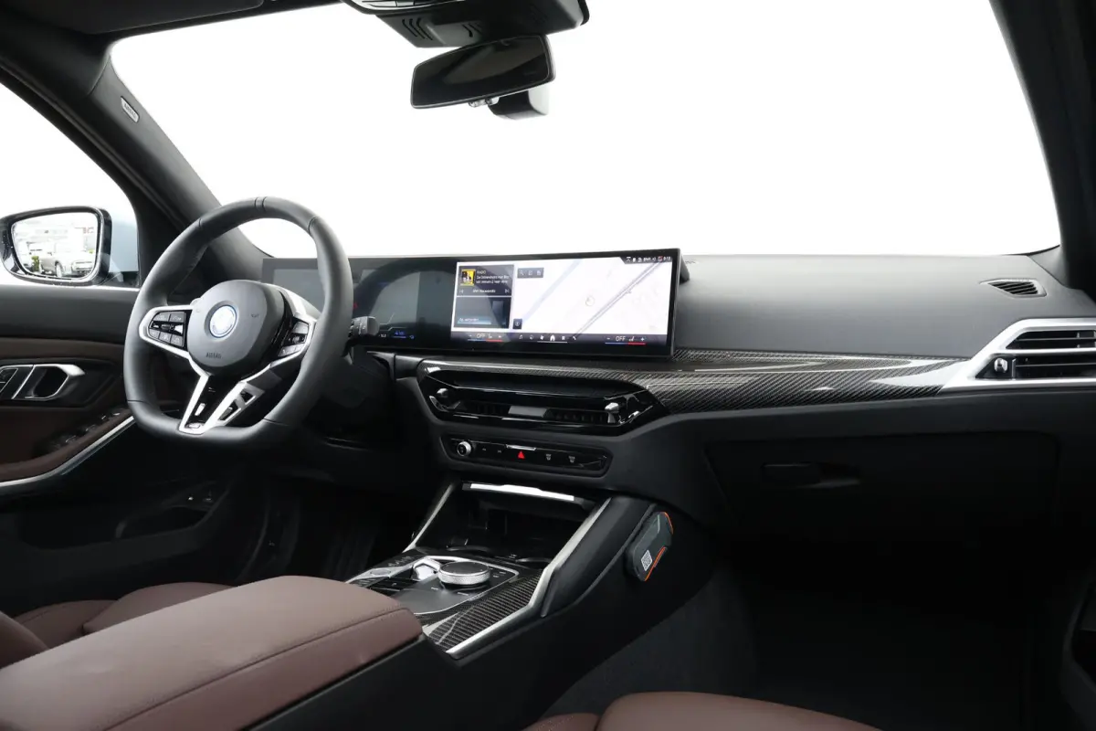 330e | SoH 100% | M Sportpakket Pro | Comfort Access | Trekhaak | Panoramadak | Driving Assistant Professional | HiFi | Stoelverwarming