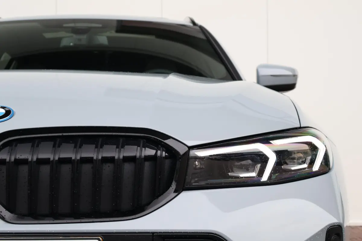 330e | SoH 100% | M Sportpakket Pro | Comfort Access | Trekhaak | Panoramadak | Driving Assistant Professional | HiFi | Stoelverwarming