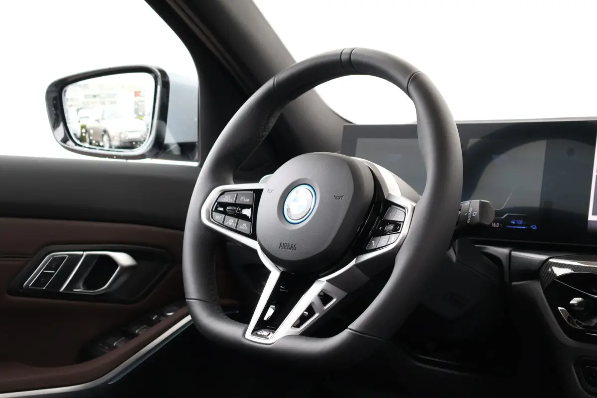 330e | SoH 100% | M Sportpakket Pro | Comfort Access | Trekhaak | Panoramadak | Driving Assistant Professional | HiFi | Stoelverwarming