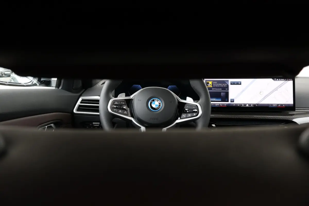 330e | SoH 100% | M Sportpakket Pro | Comfort Access | Trekhaak | Panoramadak | Driving Assistant Professional | HiFi | Stoelverwarming