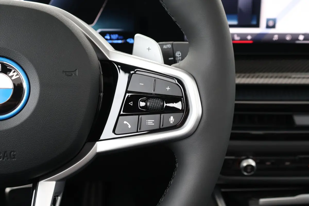 330e | SoH 100% | M Sportpakket Pro | Comfort Access | Trekhaak | Panoramadak | Driving Assistant Professional | HiFi | Stoelverwarming
