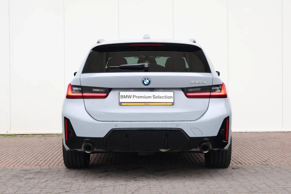 330e | SoH 100% | M Sportpakket Pro | Comfort Access | Trekhaak | Panoramadak | Driving Assistant Professional | HiFi | Stoelverwarming