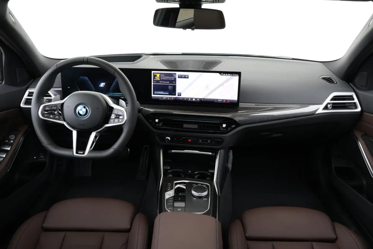 330e | SoH 100% | M Sportpakket Pro | Comfort Access | Trekhaak | Panoramadak | Driving Assistant Professional | HiFi | Stoelverwarming