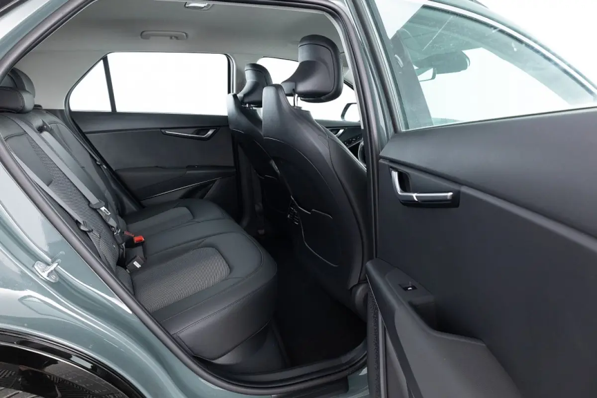 DynamicLine 64.8 kWh | Half LEDER | Stoelverwarming | CAMERA | NAVI | SOH: 100% |