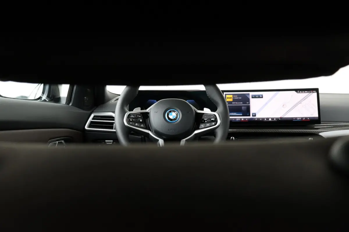 330e | SoH 100% | BMW Individual Special Request Lakkleur | M Sportpakket Pro | Trekhaak | Panoramadak | Comfort Access | Harman-Kardon | Driving Assistant Professional