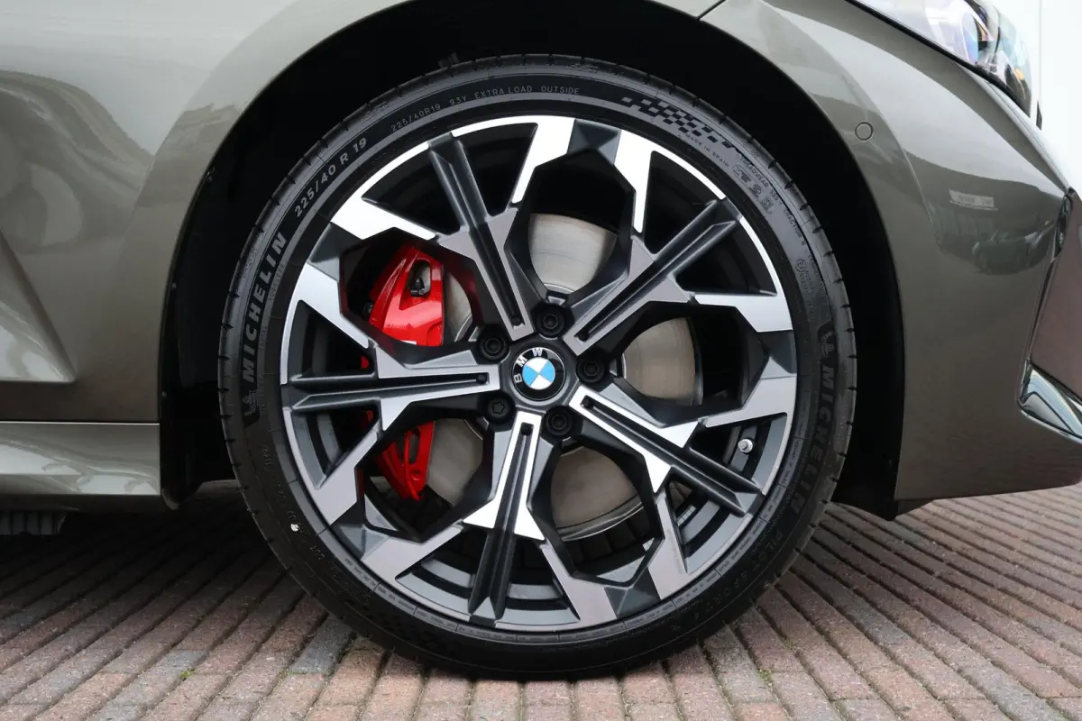 330e | SoH 100% | BMW Individual Special Request Lakkleur | M Sportpakket Pro | Trekhaak | Panoramadak | Comfort Access | Harman-Kardon | Driving Assistant Professional