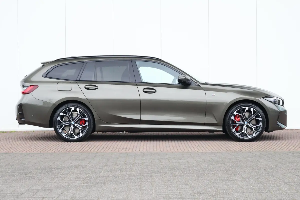 330e | SoH 100% | BMW Individual Special Request Lakkleur | M Sportpakket Pro | Trekhaak | Panoramadak | Comfort Access | Harman-Kardon | Driving Assistant Professional