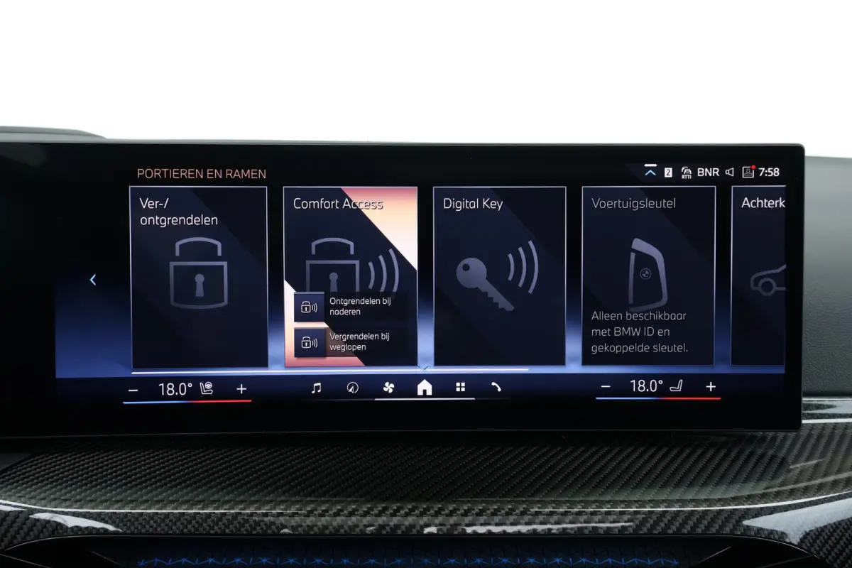 330e | SoH 100% | BMW Individual Special Request Lakkleur | M Sportpakket Pro | Trekhaak | Panoramadak | Comfort Access | Harman-Kardon | Driving Assistant Professional